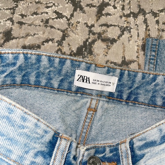 Zara Blogger Fave Wide Leg High Waisted Jeans sku 6045 - Picture 2 of 8